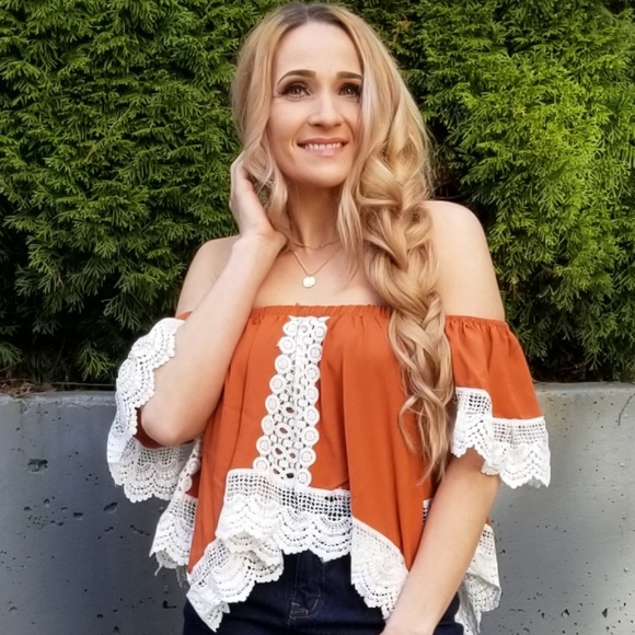 ESTERA Off Shoulder Top - Picture 2 of 4